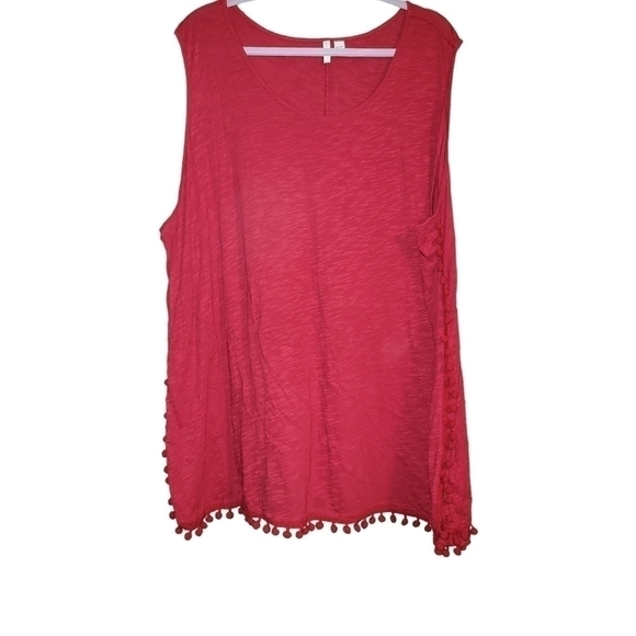 Plus size top size 26/28W red sleeveless with accents on bottom and up top - Picture 1 of 7